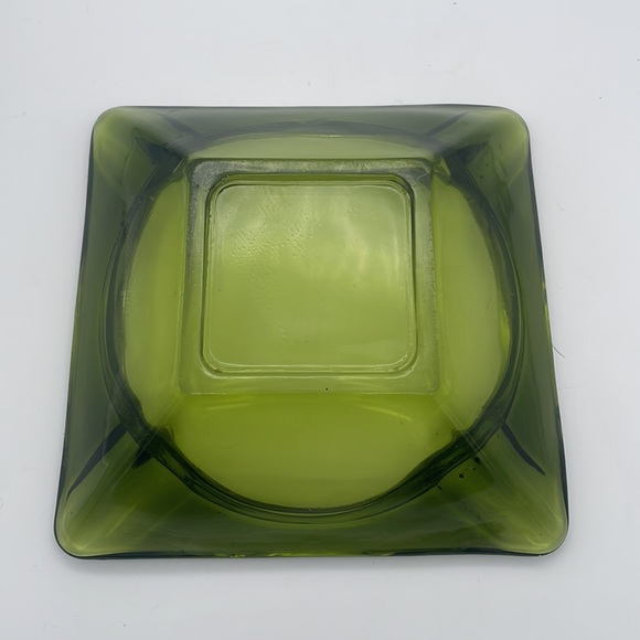 Mcm Glass Ash Tray Trinket Dish Green Vntg Glass Glass 6" x 6" Mid century - Picture 3 of 3